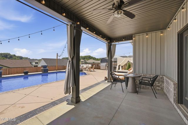 2020 Presley Crossing, Jonesborough, TN 37659