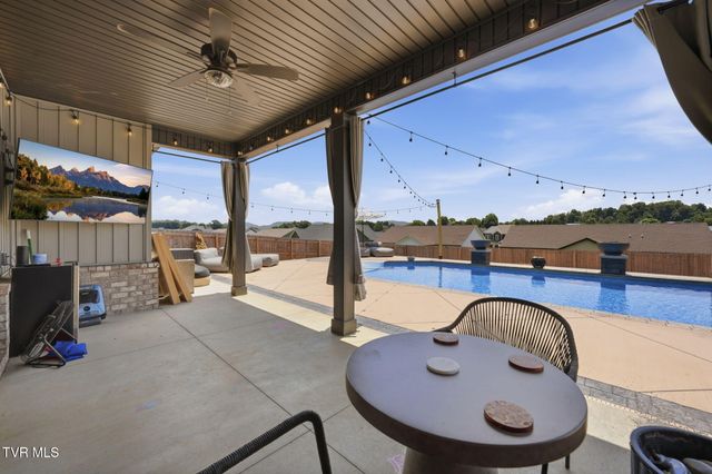 2020 Presley Crossing, Jonesborough, TN 37659
