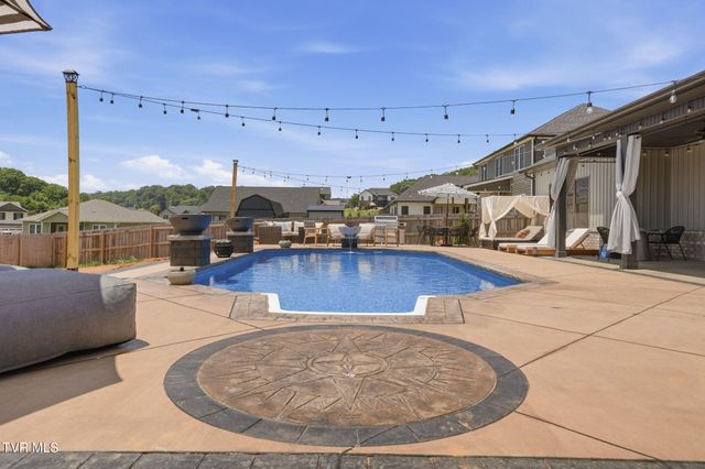 2020 Presley Crossing, Jonesborough, TN 37659