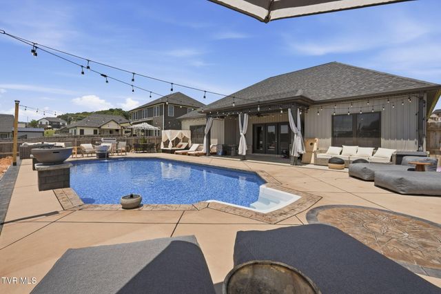 2020 Presley Crossing, Jonesborough, TN 37659