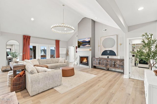 2020 Presley Crossing, Jonesborough, TN 37659
