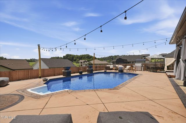 2020 Presley Crossing, Jonesborough, TN 37659