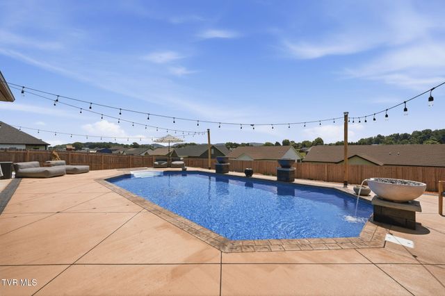 2020 Presley Crossing, Jonesborough, TN 37659