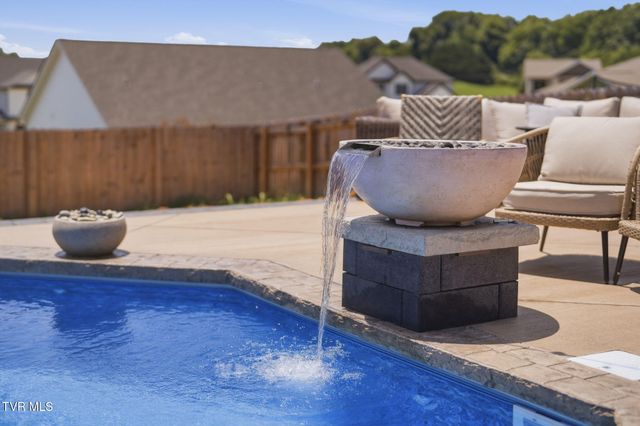 2020 Presley Crossing, Jonesborough, TN 37659