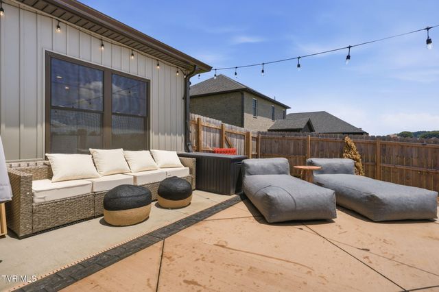 2020 Presley Crossing, Jonesborough, TN 37659