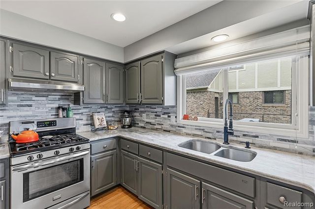 26525 Mapleridge Drive, New Baltimore, MI 48051