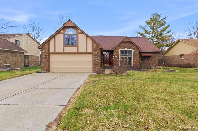 26525 Mapleridge Drive, New Baltimore, MI 48051