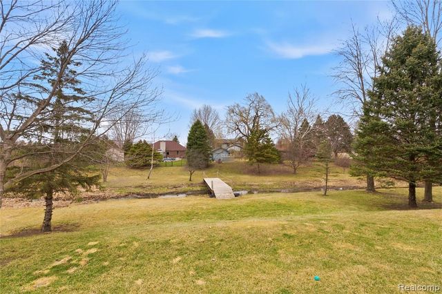 26525 Mapleridge Drive, New Baltimore, MI 48051