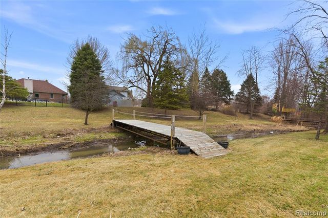 26525 Mapleridge Drive, New Baltimore, MI 48051
