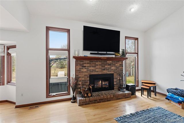 26525 Mapleridge Drive, New Baltimore, MI 48051