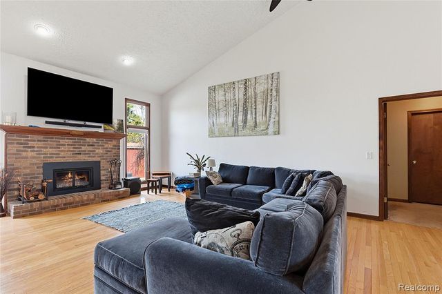 26525 Mapleridge Drive, New Baltimore, MI 48051