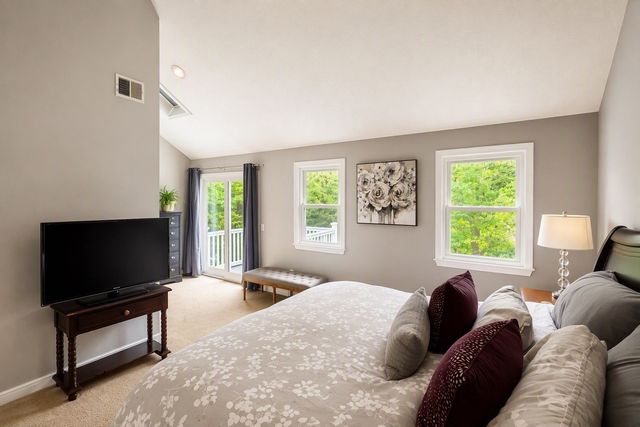 1559 Bay St 50, Taunton, MA 02780