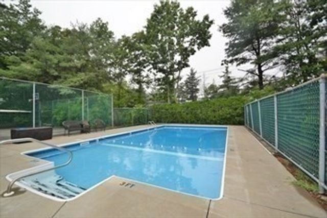 1559 Bay St 50, Taunton, MA 02780