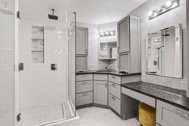 884 Wells Street, South Haven City, MI 49090