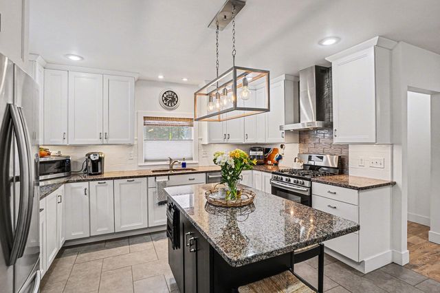 884 Wells Street, South Haven City, MI 49090