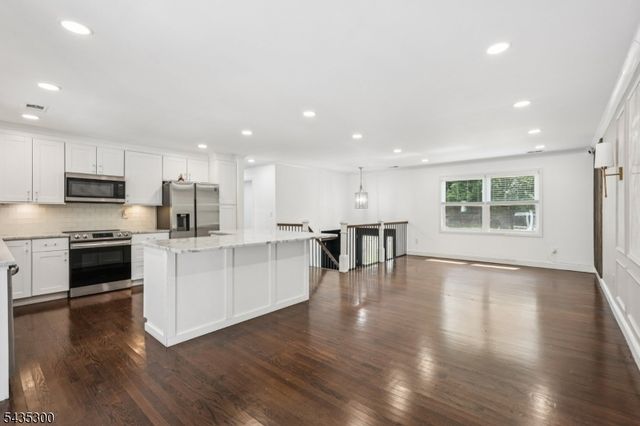 34 Oklahoma Trl, Hopatcong Boro, NJ 07843