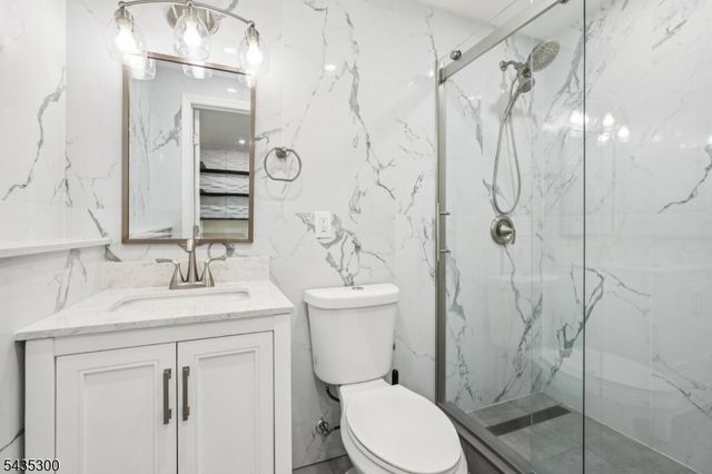 34 Oklahoma Trl, Hopatcong Boro, NJ 07843