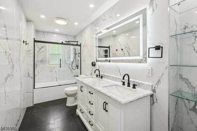 34 Oklahoma Trl, Hopatcong Boro, NJ 07843