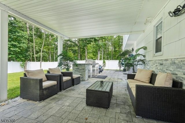 34 Oklahoma Trl, Hopatcong Boro, NJ 07843