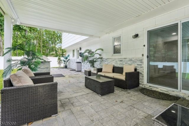 34 Oklahoma Trl, Hopatcong Boro, NJ 07843