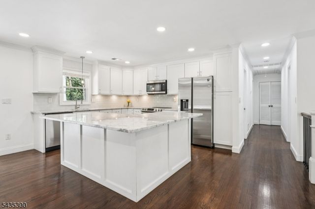 34 Oklahoma Trl, Hopatcong Boro, NJ 07843
