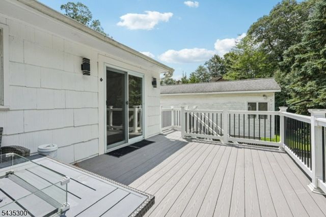 34 Oklahoma Trl, Hopatcong Boro, NJ 07843