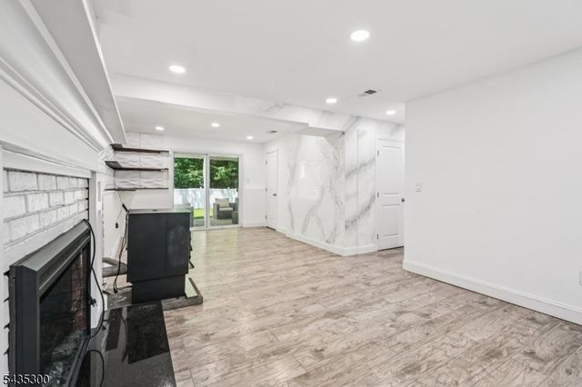 34 Oklahoma Trl, Hopatcong Boro, NJ 07843