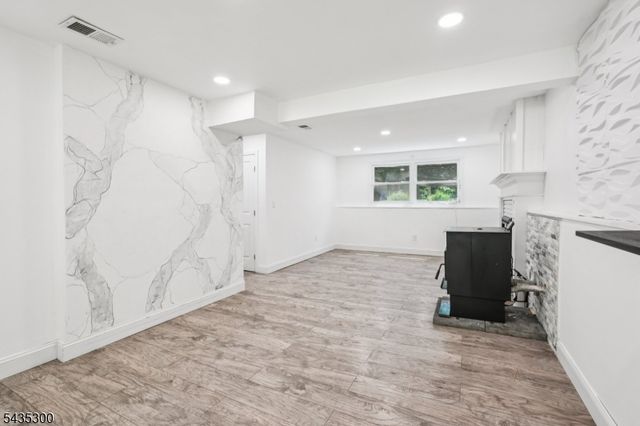 34 Oklahoma Trl, Hopatcong Boro, NJ 07843