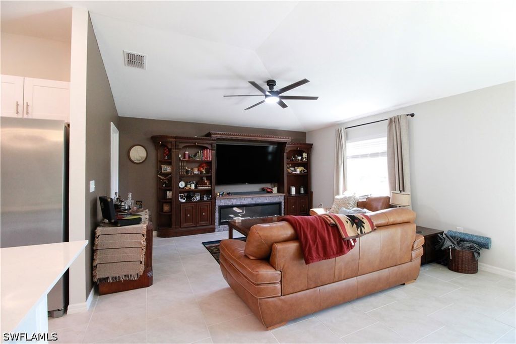 Image 11 of property listing at 2702 NE 5th AVE, Cape Coral, FL 33909