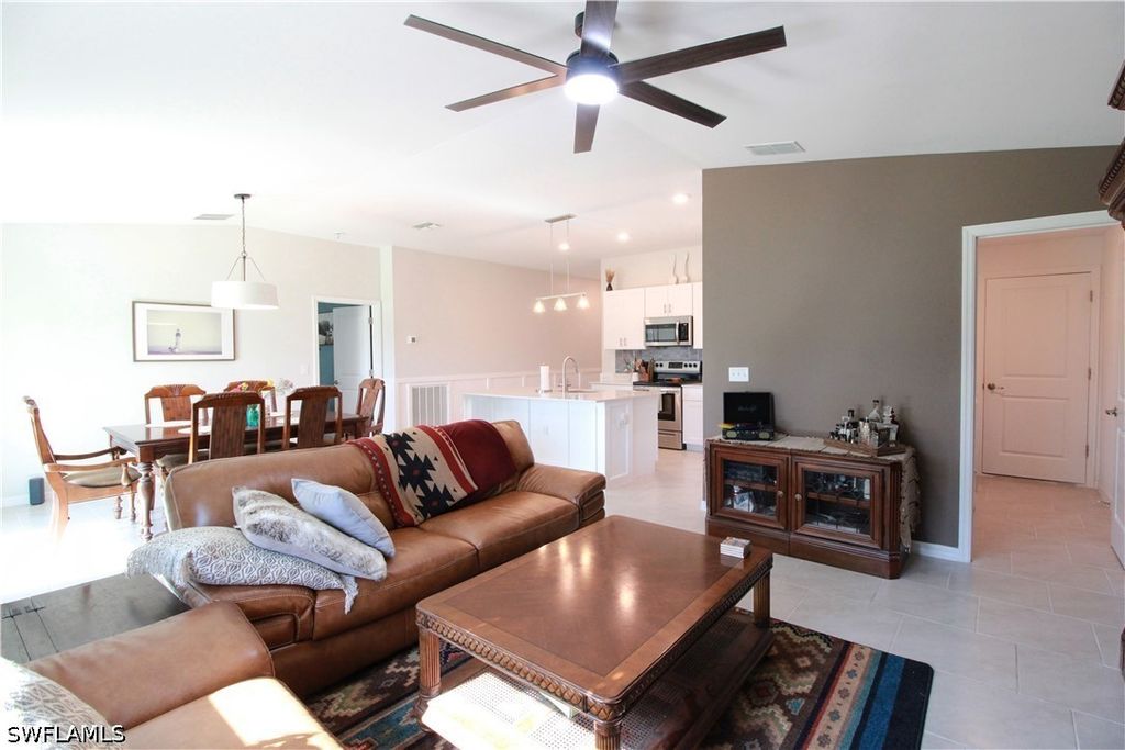 Image 12 of property listing at 2702 NE 5th AVE, Cape Coral, FL 33909