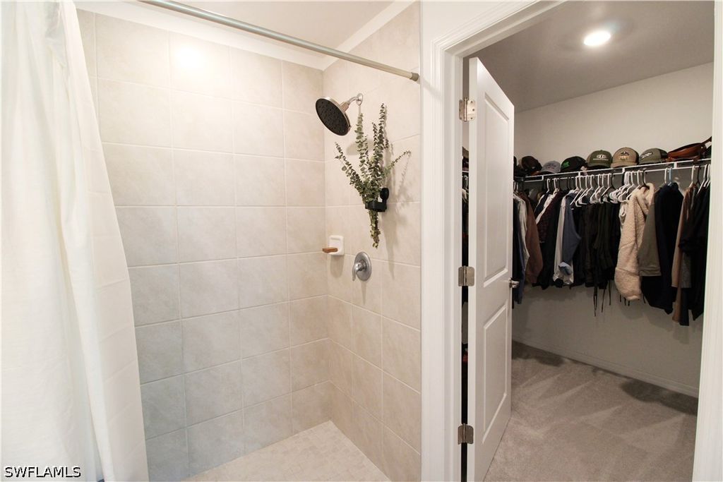 Image 18 of property listing at 2702 NE 5th AVE, Cape Coral, FL 33909