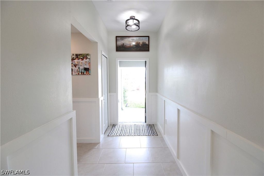Image 22 of property listing at 2702 NE 5th AVE, Cape Coral, FL 33909