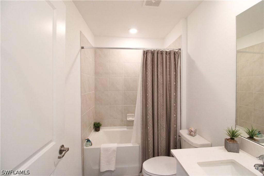 Image 24 of property listing at 2702 NE 5th AVE, Cape Coral, FL 33909