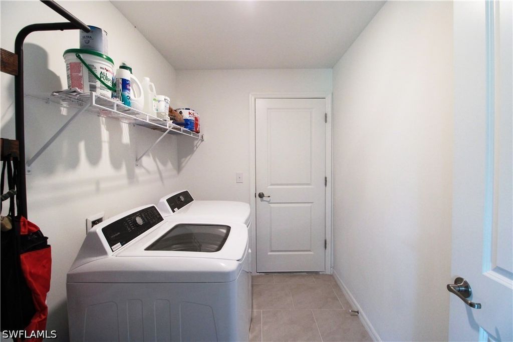 Image 30 of property listing at 2702 NE 5th AVE, Cape Coral, FL 33909