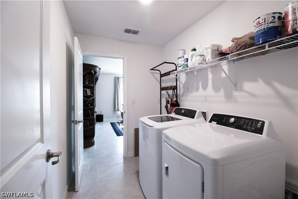 Image 31 of property listing at 2702 NE 5th AVE, Cape Coral, FL 33909