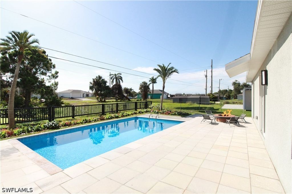 Image 41 of property listing at 2702 NE 5th AVE, Cape Coral, FL 33909