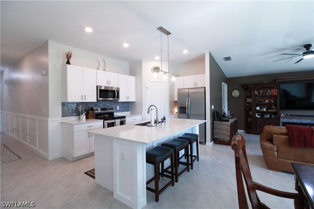 Image 8 of property listing at 2702 NE 5th AVE, Cape Coral, FL 33909