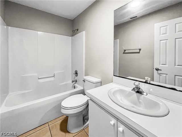 1321 SE 8th AVE 4, Cape Coral, FL 33990
