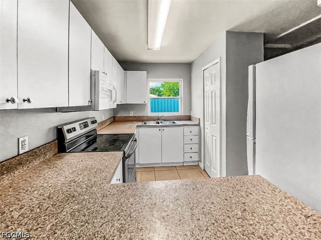 1321 SE 8th AVE 4, Cape Coral, FL 33990