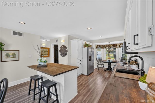 23340 Joy Street, St. Clair Shores, MI 48082
