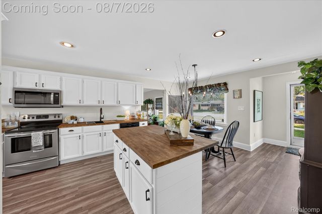 23340 Joy Street, St. Clair Shores, MI 48082