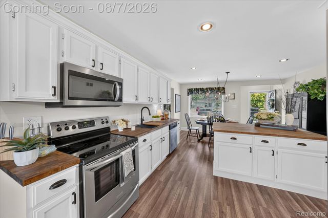 23340 Joy Street, St. Clair Shores, MI 48082