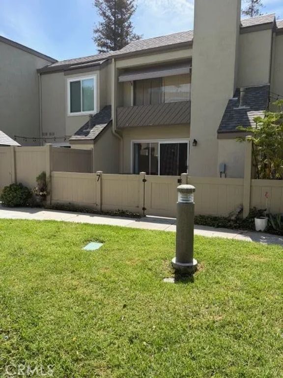 5749 E Creekside 7, Orange, CA 92869