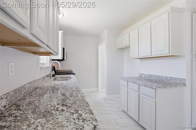 37257 Dundee Street, Sterling Heights, MI 48310