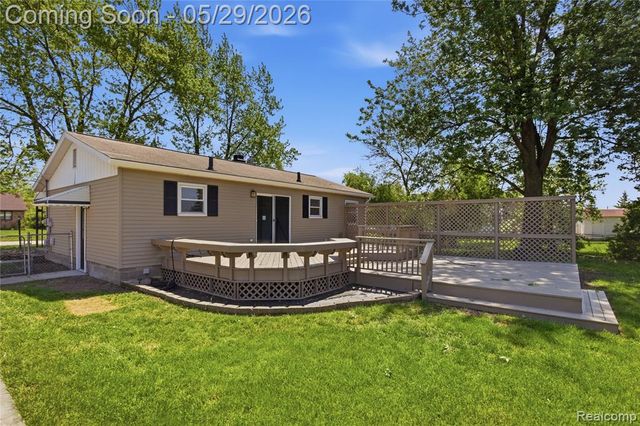 37257 Dundee Street, Sterling Heights, MI 48310