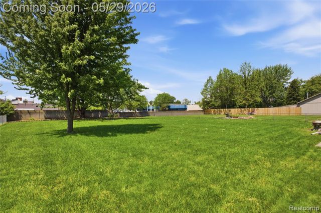 37257 Dundee Street, Sterling Heights, MI 48310