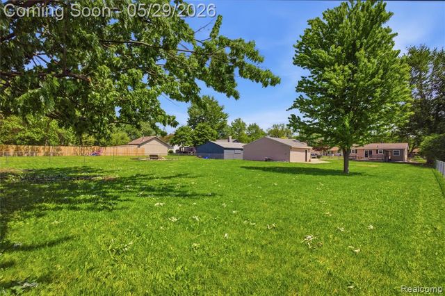 37257 Dundee Street, Sterling Heights, MI 48310