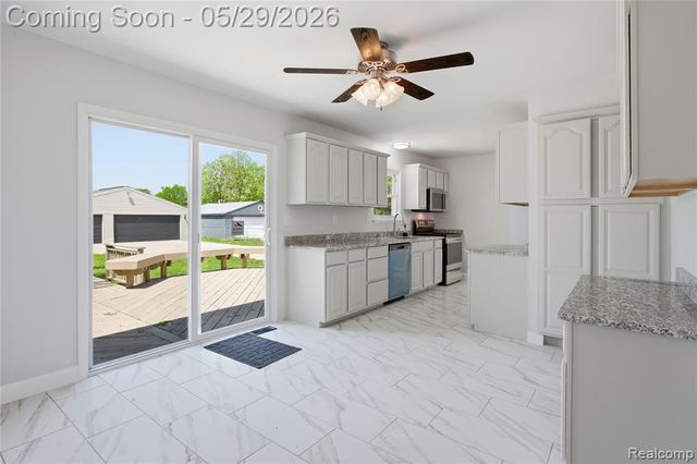 37257 Dundee Street, Sterling Heights, MI 48310