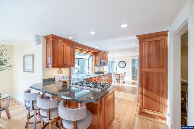 341 Maple Hill Dr NW, Salem, OR 97304