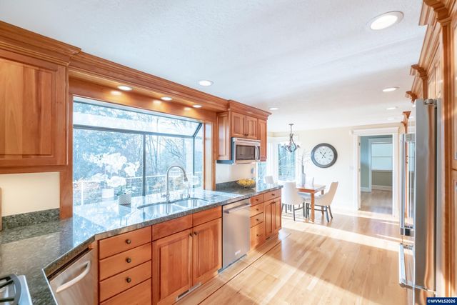 341 Maple Hill Dr NW, Salem, OR 97304